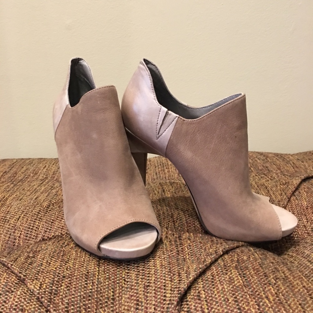 Vince Camuto Open Toe Booties Size 6 1/2